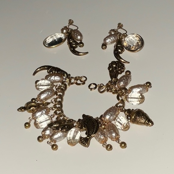 1950s - 1960s Bracelet & Screw Back Earrings With Puffy Charms & Faux Pearls - Picture 16 of 17